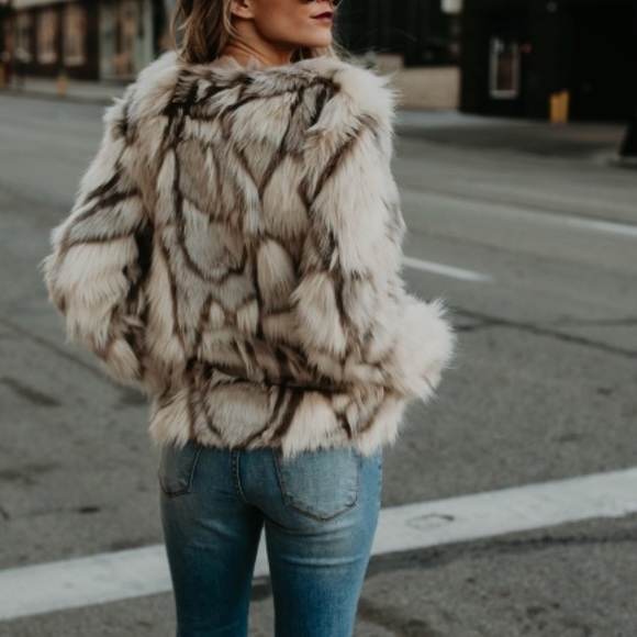 HP 🎉 Faux Fur Pocketed Coat - Picture 5 of 8